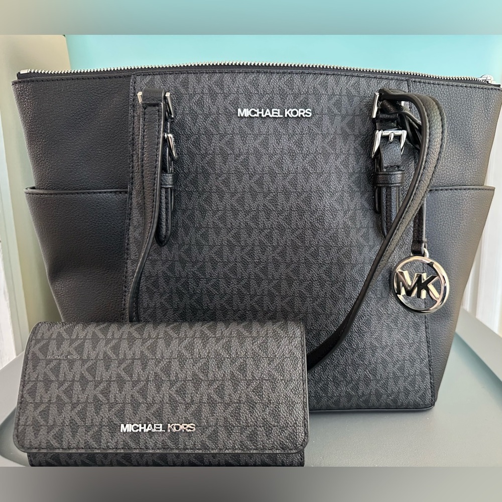 Michael Kors med/lg purse & matching wallet. Barely used, good condition.